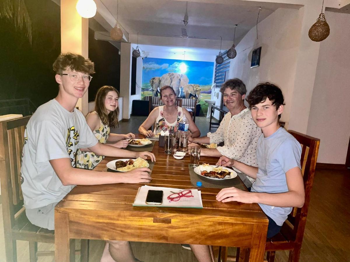 Walawa Reach Hotel Udawalawe Buitenkant foto