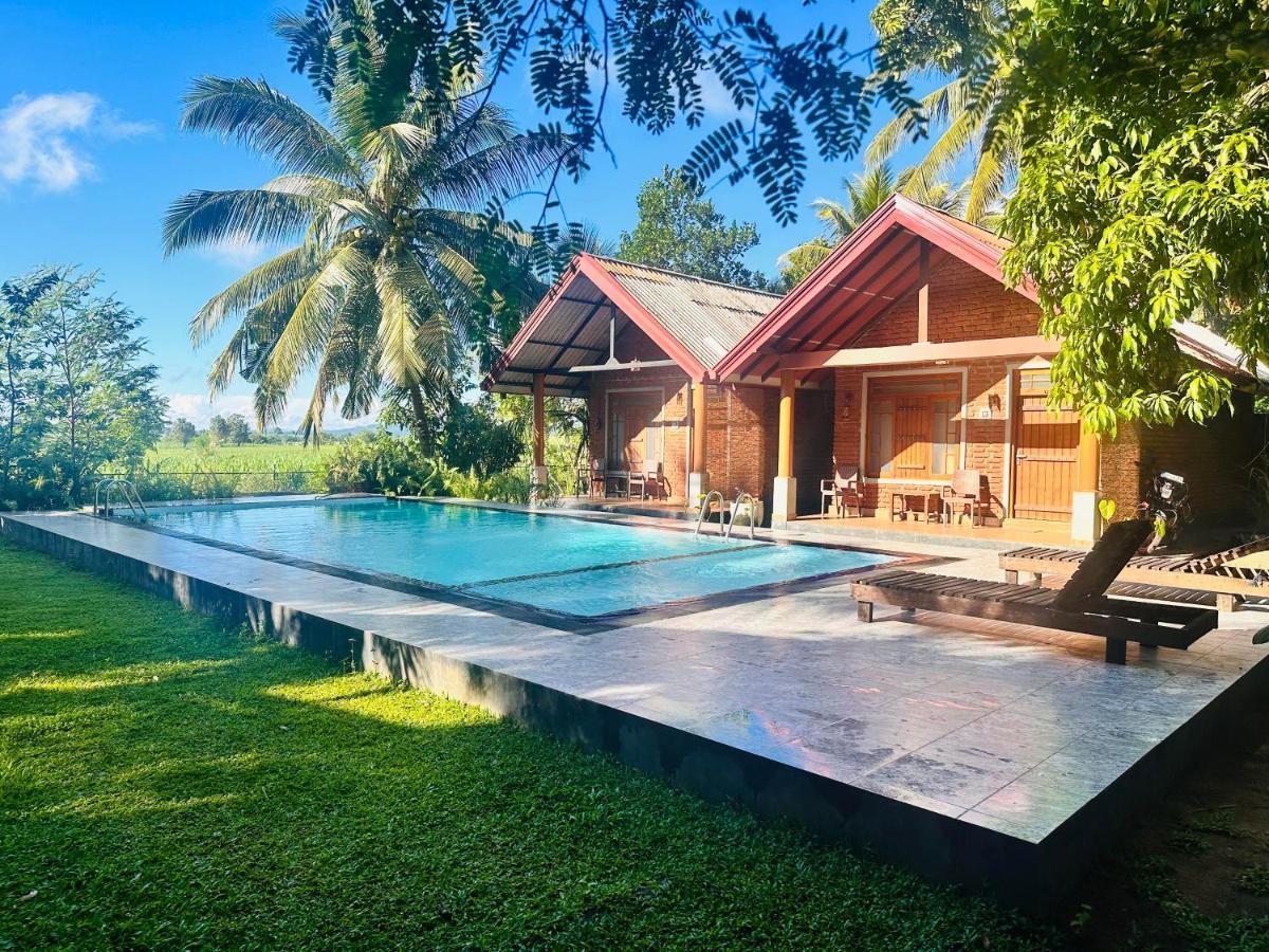 Walawa Reach Hotel Udawalawe Buitenkant foto