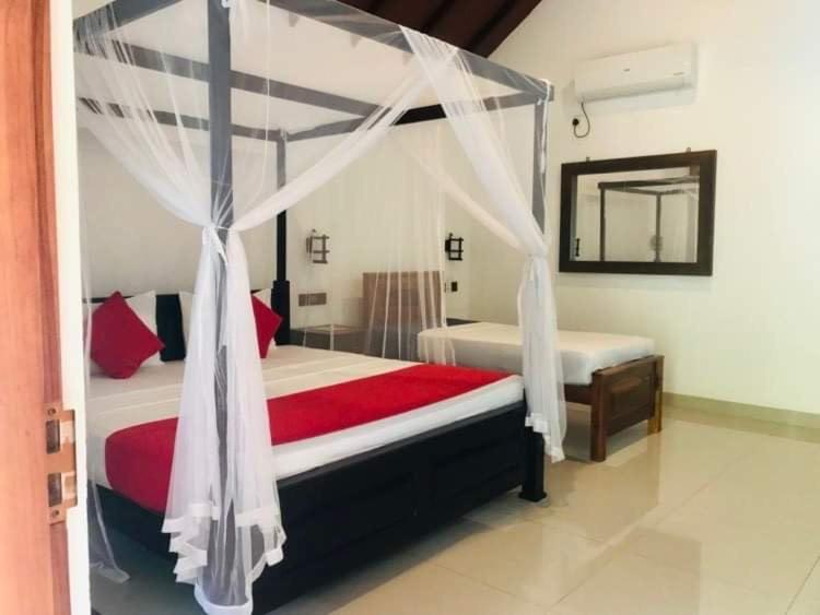 Walawa Reach Hotel Udawalawe Buitenkant foto