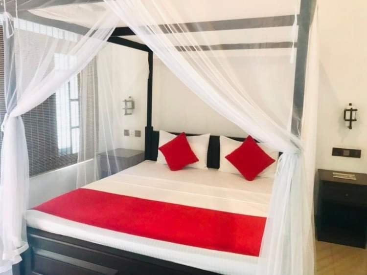 Walawa Reach Hotel Udawalawe Buitenkant foto