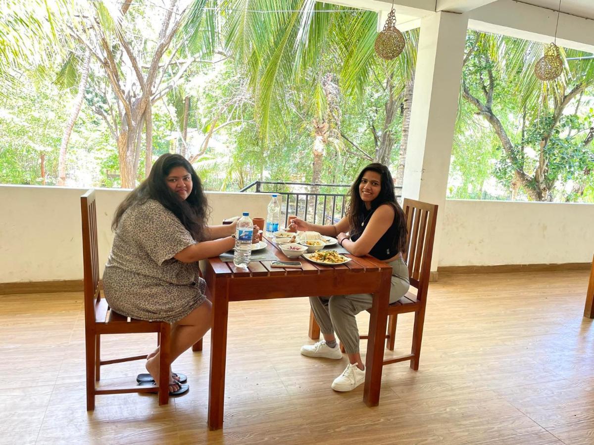 Walawa Reach Hotel Udawalawe Buitenkant foto