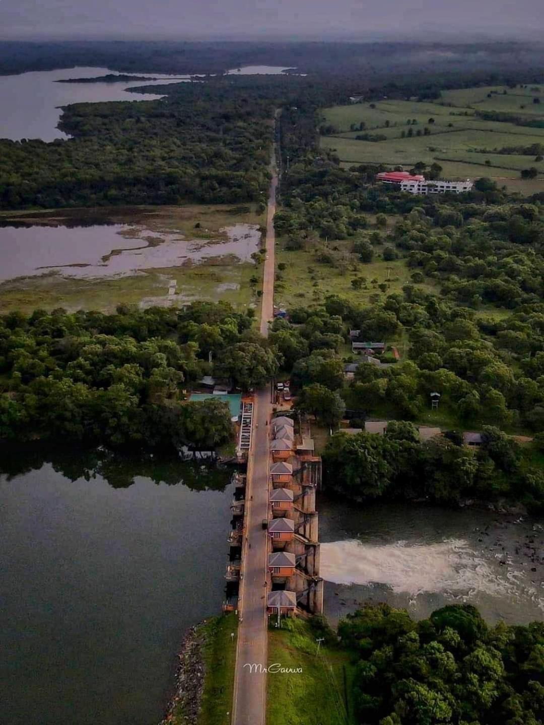Walawa Reach Hotel Udawalawe Buitenkant foto